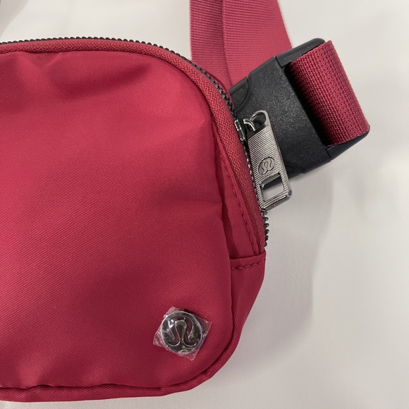 Lululemon Everyday Belt Bag - Picture 2 of 4